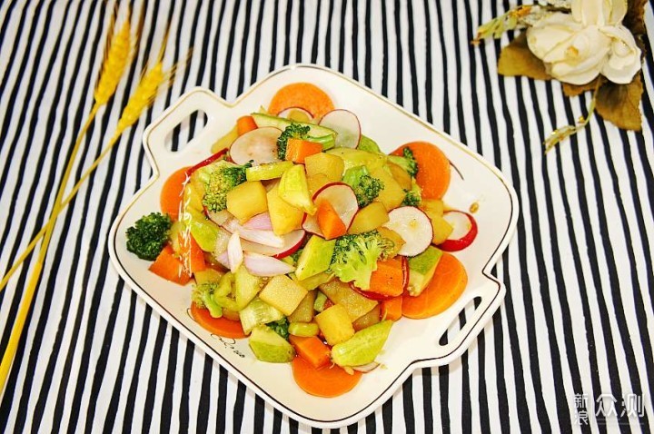 黄练镇岭岑村辣椒基地喜获丰收