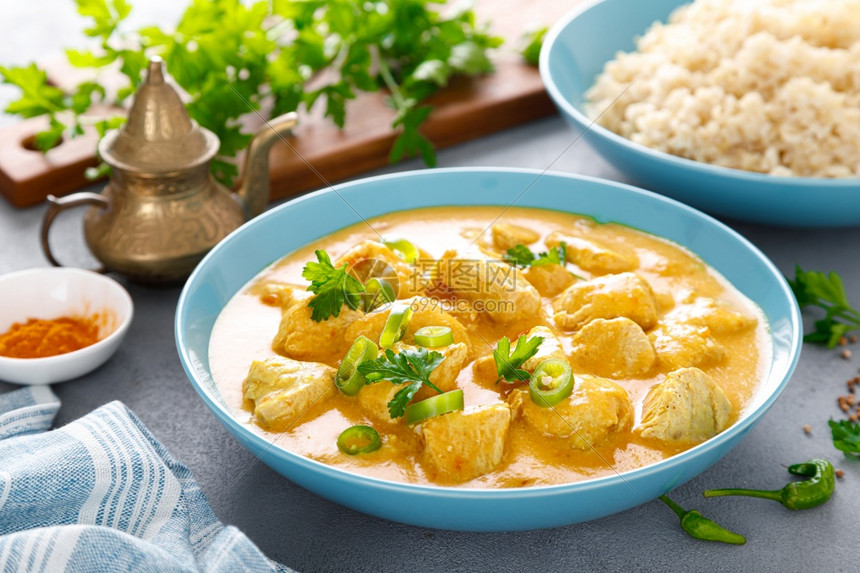 气温回落与钻机数量增加,美国天然气期货价格大幅下跌6.7%,EQT及其他能源股暴跌