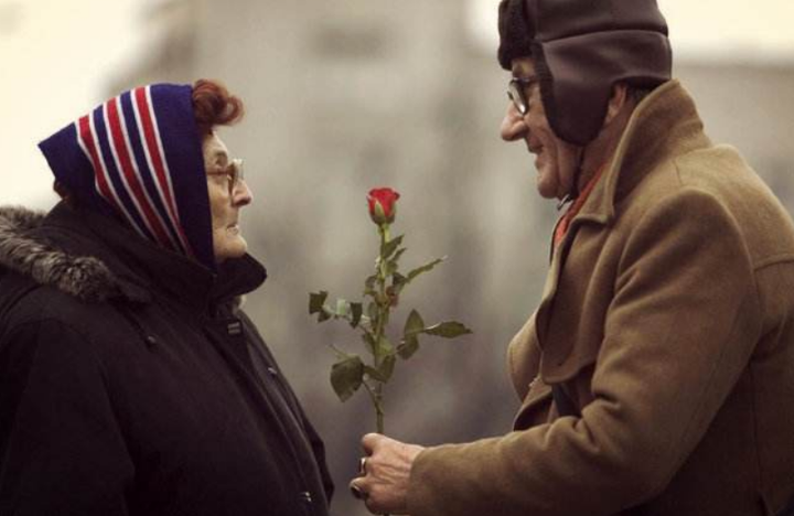 业绩会实录 | 亚信科技(01675)：聚焦工具迭代、行业专长与交付团队，提升大模型交付能力，长期毛利率有望超50%