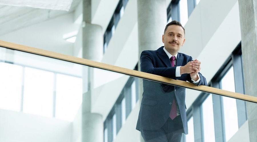 标普500首次突破6400点!AI热潮推动科技股成为牛市引擎