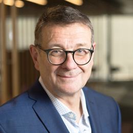 社保基金最新持仓动态:银行股仍被青睐,独特重仓股分析