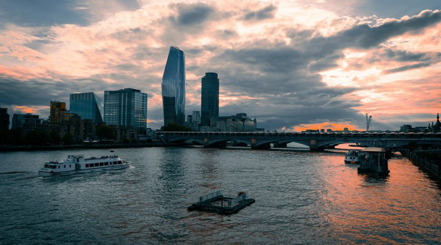 市六届人大七次会议举行第二次全体会议